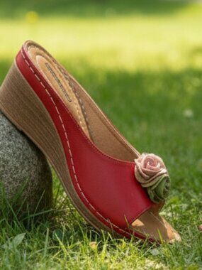 NIB Good Choice Comfy Women’s Red Slip-On Sandals - Size 8.5